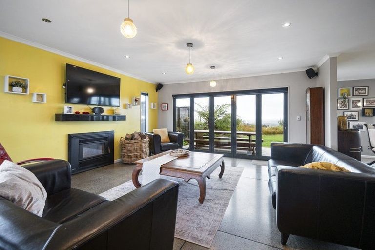 Photo of property in 20 Pineland Drive, Turitea, Palmerston North, 4472