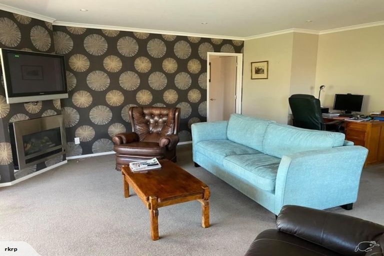 Photo of property in Caversham Park, 2/34 Caversham Road, Westmere, Whanganui, 4501