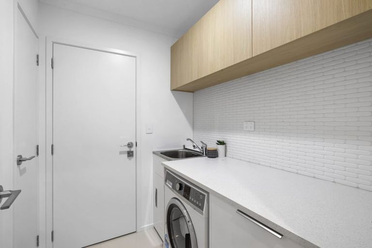 Photo of property in 6a Truby King Street, Merrilands, New Plymouth, 4312