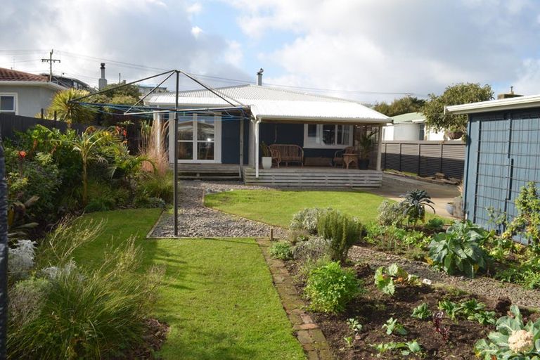 Photo of property in 137 Cornfoot Street, Castlecliff, Whanganui, 4501