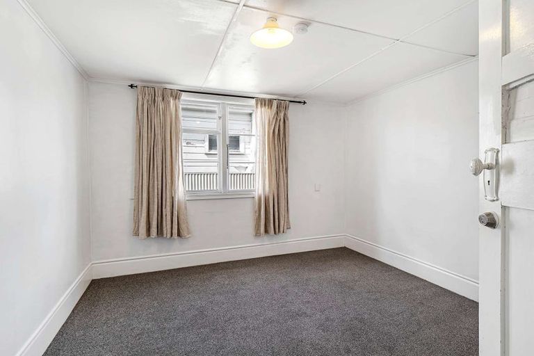 Photo of property in 21 Edgeware Road, Palmerston North, 4410