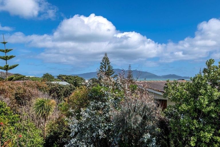 Photo of property in 17 Hughes Street, Waikanae Beach, Waikanae, 5036