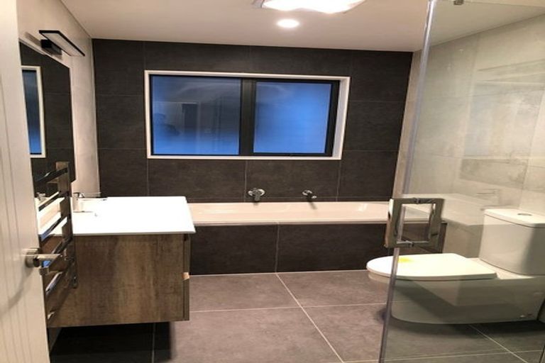 Photo of property in 228c Pakuranga Road, Pakuranga Heights, Auckland, 2010