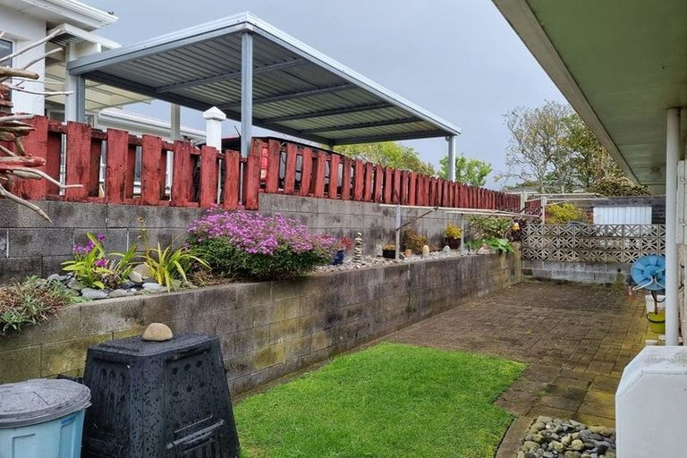 Photo of property in 7/2 Broadway, Waitara, 4320