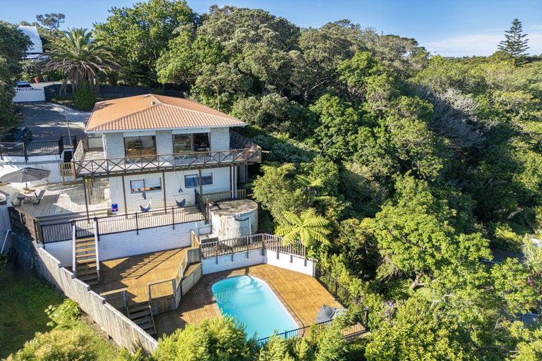 Photo of property in 12 Cochrane Avenue, Arkles Bay, Whangaparaoa, 0932