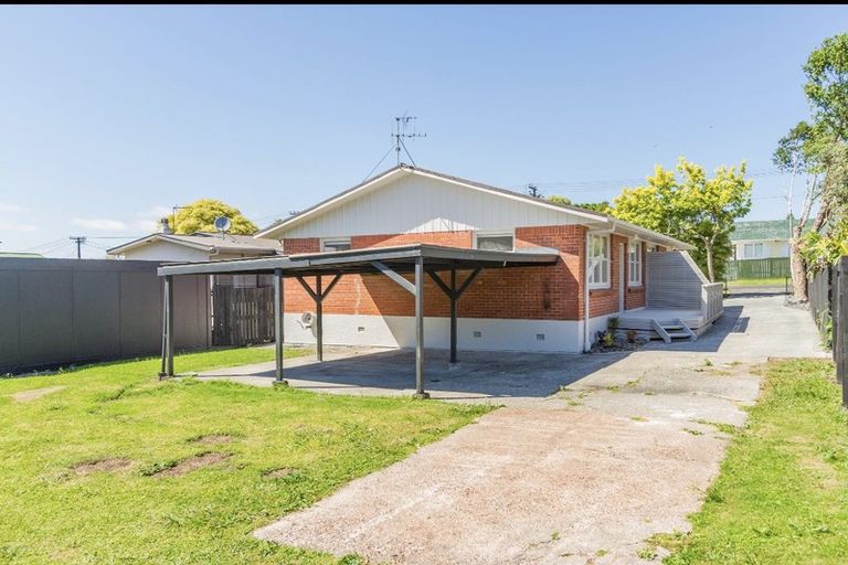 Photo of property in 11 Rewa Street, New Lynn, Auckland, 0600