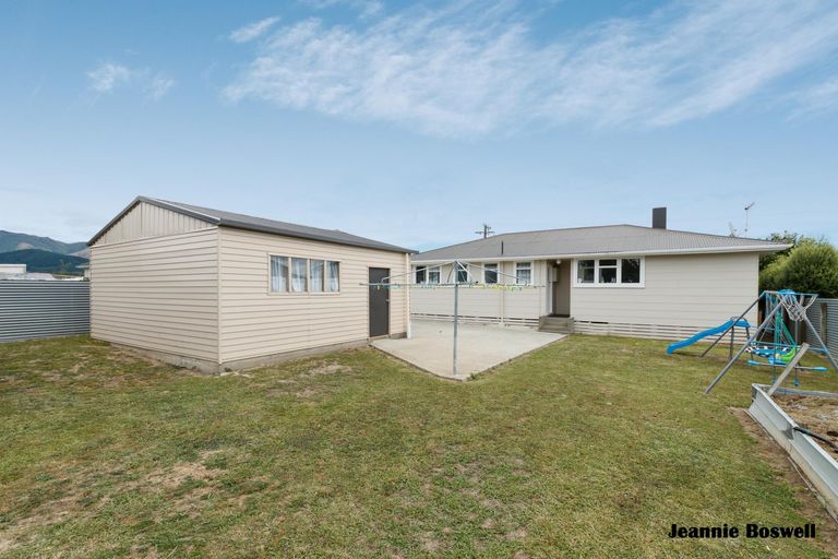 Photo of property in 83 Grey Street, Shannon, 4821