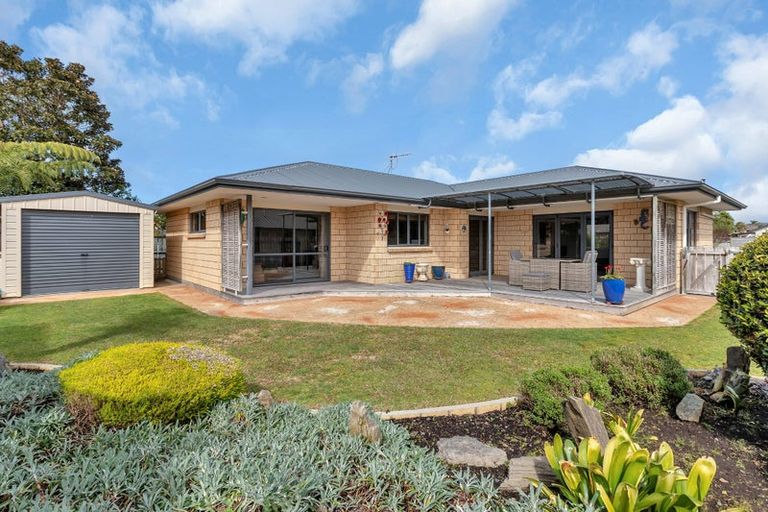 Photo of property in 32 Bermuda Place, One Tree Point, 0118