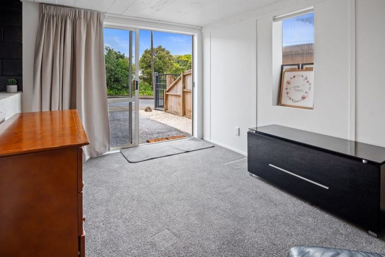 Photo of property in 18a Tiroroa Avenue, Te Atatu South, Auckland, 0610