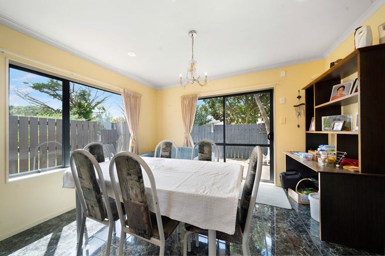 Photo of property in 42a Totara Road, Te Atatu Peninsula, Auckland, 0610