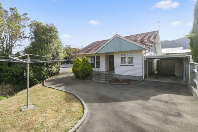 Photo of property in 17 Korau Grove, Stokes Valley, Lower Hutt, 5019