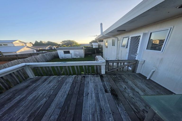 Photo of property in 2/4 Valley View Road, Glenfield, Auckland, 0629