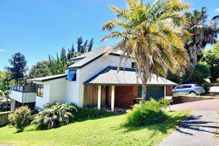 Photo of property in 216 Whangaparaoa Road, Red Beach, 0932