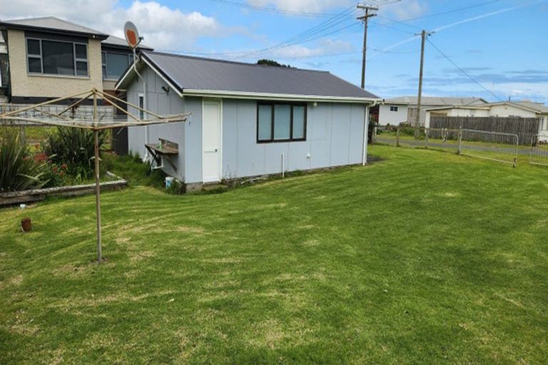 Photo of property in 1 Point Road, Mokau, 4376