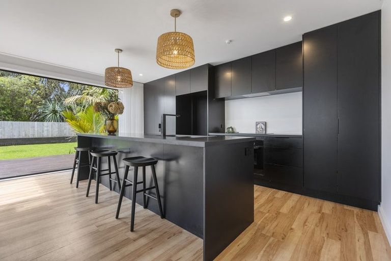 Photo of property in 145 Seaview Road, Westown, New Plymouth, 4310