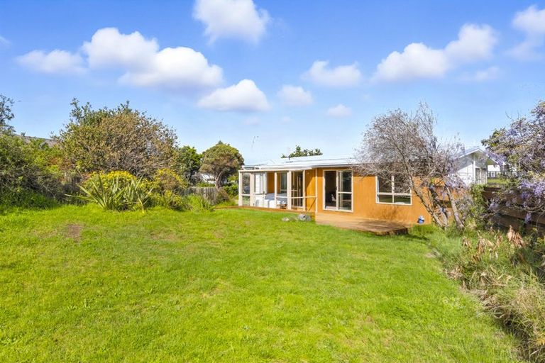 Photo of property in 29 Sarah Street, Waikawa Beach, Manakau, 5573