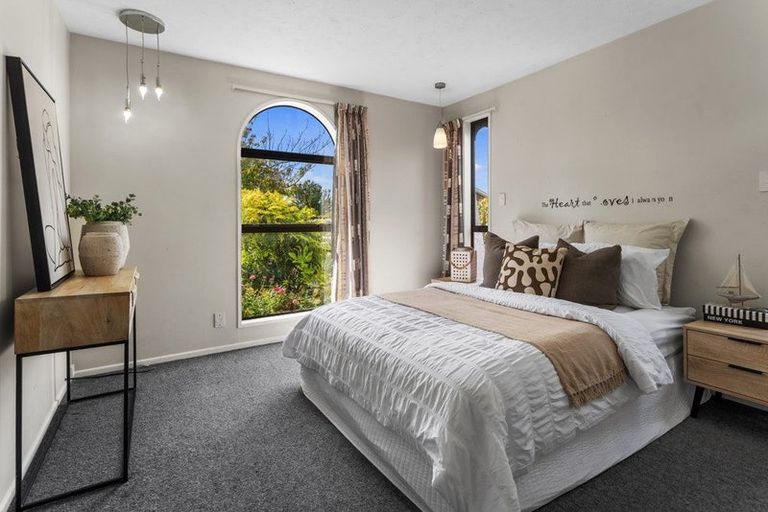 Photo of property in 15 Hawkswood Place, Avonhead, Christchurch, 8042
