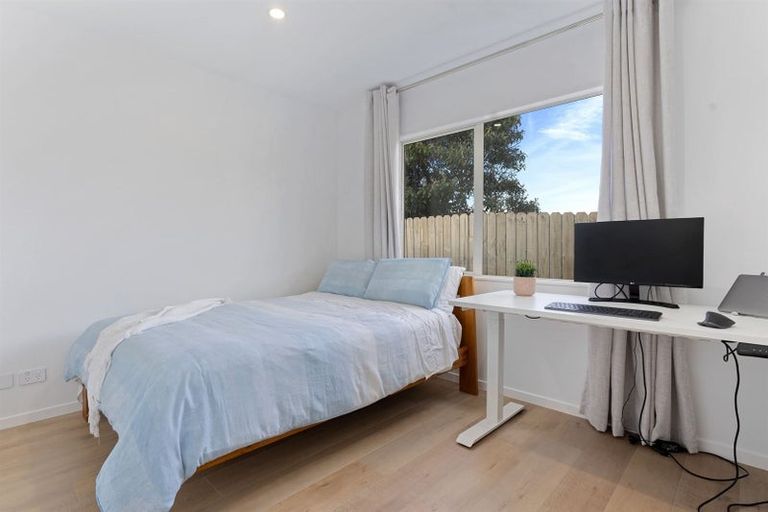 Photo of property in 2/1 Mossop Rise, Glenfield, Auckland, 0629