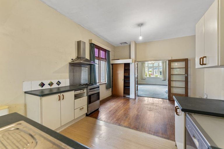 Photo of property in 19 West Avenue, Saint Clair, Dunedin, 9012