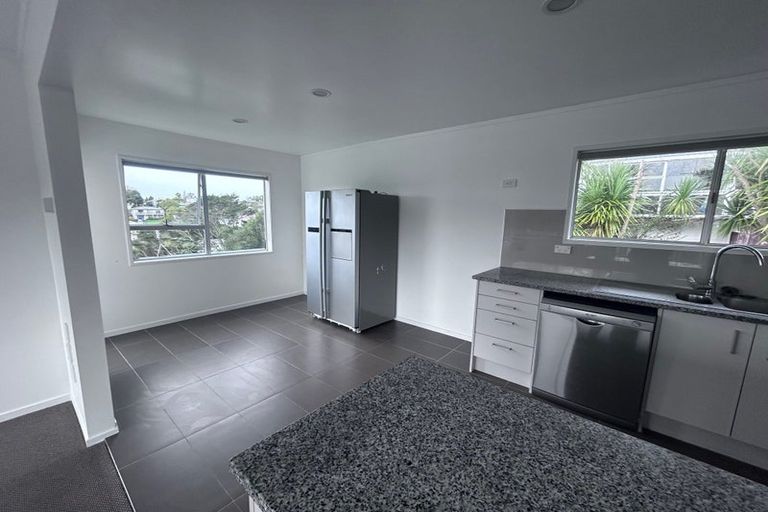 Photo of property in 42 Tamahere Drive, Glenfield, Auckland, 0629