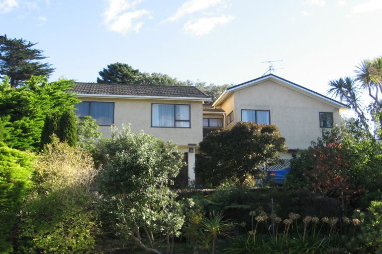 Photo of property in 127 Churton Drive, Churton Park, Wellington, 6037