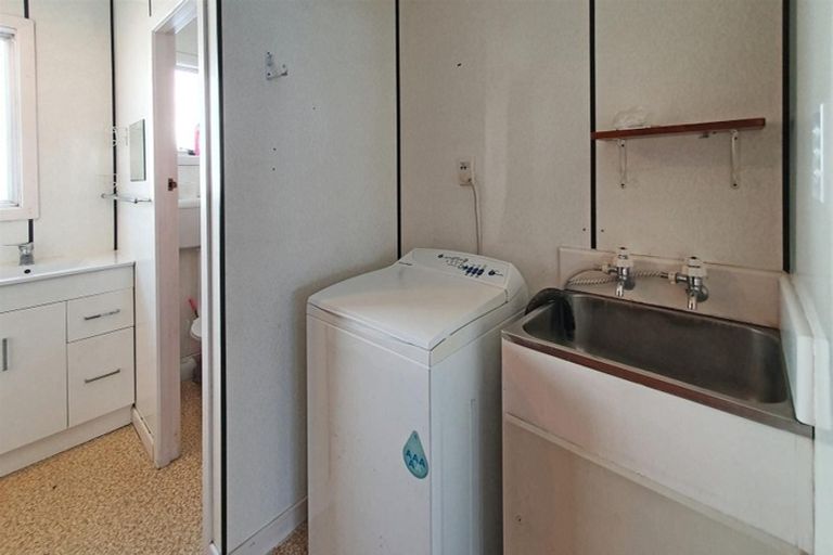 Photo of property in 76b Eliot Street, New Plymouth, 4310