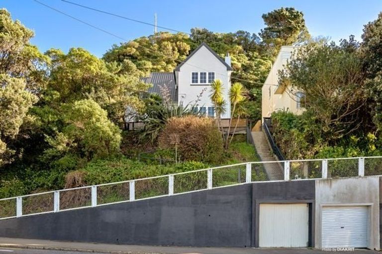 Photo of property in 44 Queens Drive, Lyall Bay, Wellington, 6022