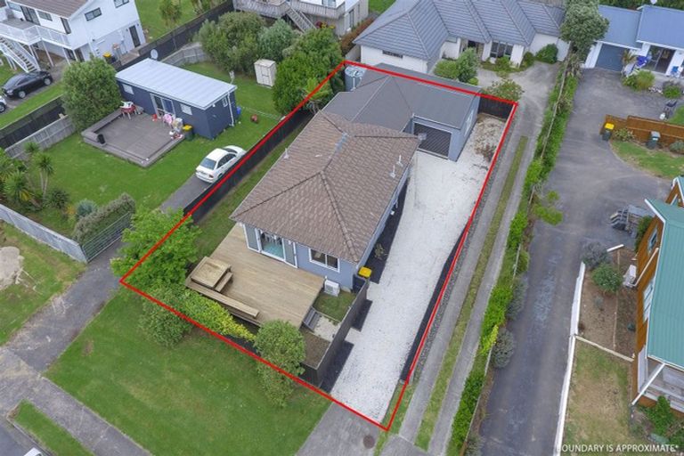 Photo of property in 25 Crispe Road, Clarks Beach, 2122