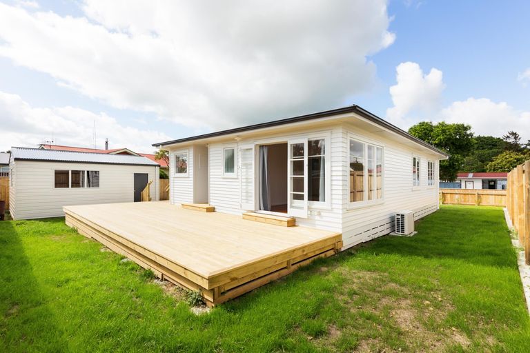 Photo of property in 1 Ferndale Place, Feilding, 4702