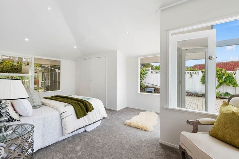 Photo of property in 20 Woodcote Drive, Glenfield, Auckland, 0629