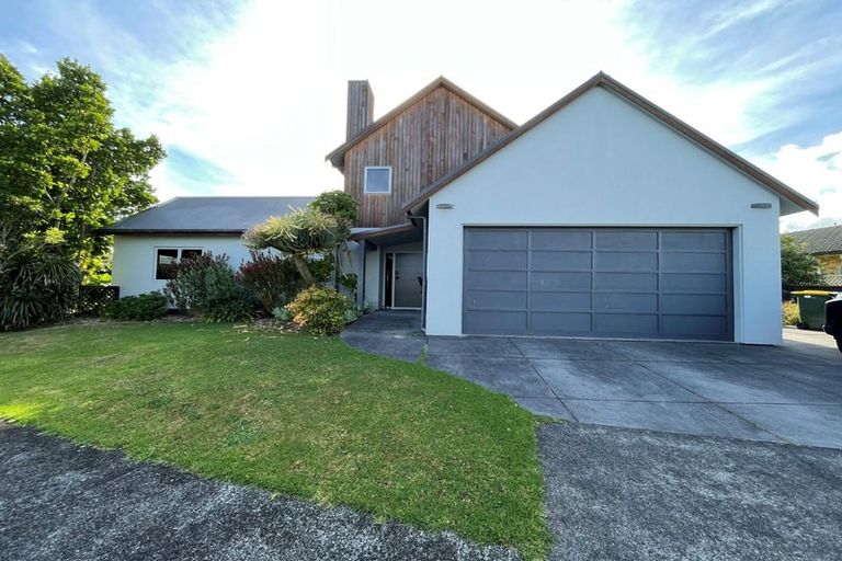 Photo of property in 15 Russell Drive, Oakura, 4314