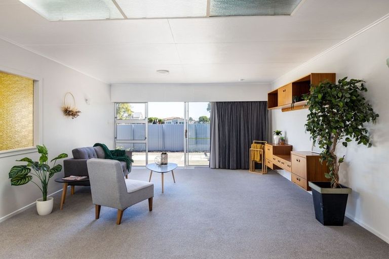 Photo of property in 2/40 Barriball Street, Fitzroy, New Plymouth, 4312