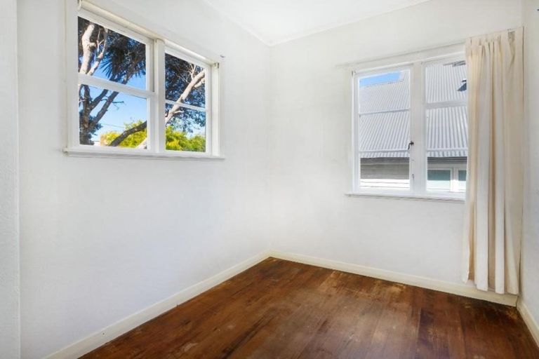 Photo of property in 35 Humariri Street, Point Chevalier, Auckland, 1022