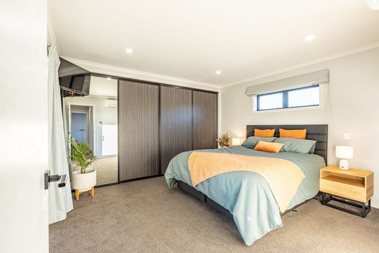 Photo of property in 10 Cyprus Place, Fitzherbert, Palmerston North, 4410