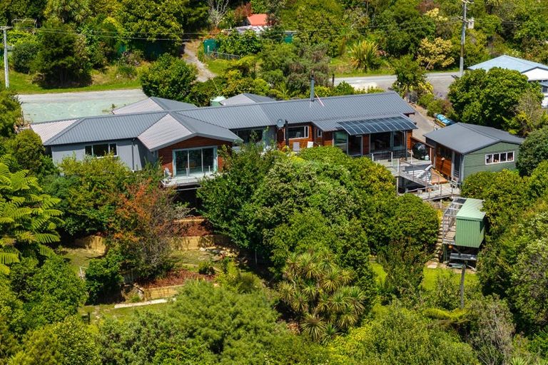 Photo of property in 19 Mccormicks Road, Whatamango Bay, Picton, 7281