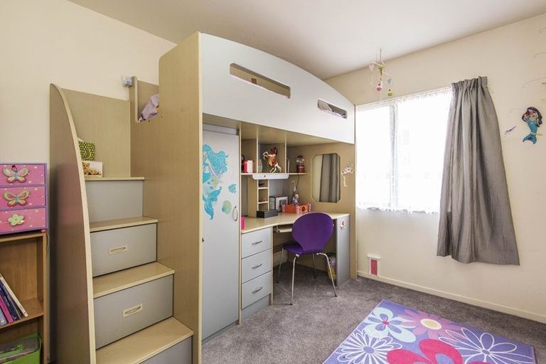 Photo of property in 17 John Jennings Drive, Oteha, Auckland, 0632