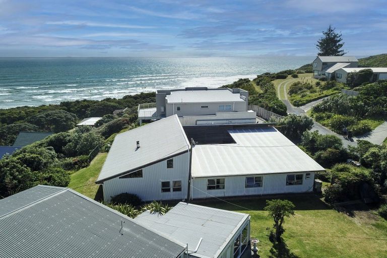 Photo of property in 18 Coates Avenue, Baylys Beach, Dargaville, 0377