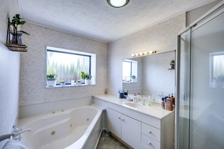 Photo of property in 1 Hyatt Grove, Greenmeadows, Napier, 4112