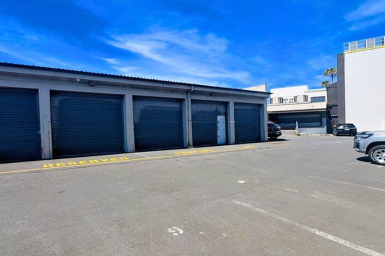Photo of property in 350b Great South Road, Opaheke, Papakura, 2113