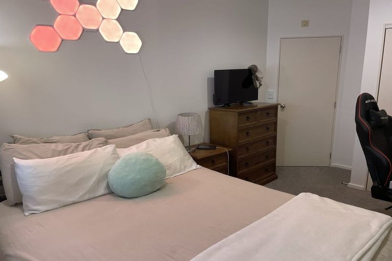 Photo of property in Stadium Garden Flats, 317/107 Thorndon Quay, Pipitea, Wellington, 6011