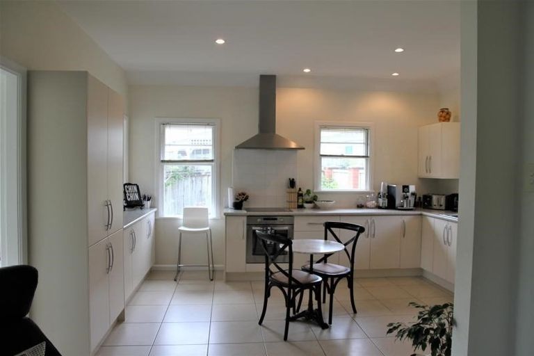 Photo of property in 9 Nicholson Road, Khandallah, Wellington, 6035