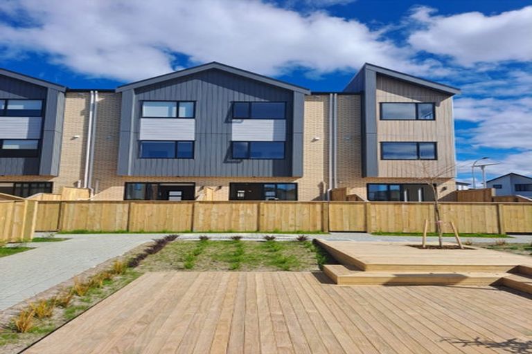 Photo of property in 1 Parish Drive, Wainui, 0932