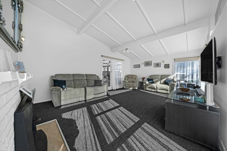 Photo of property in 6 Aplin Place, Birkdale, Auckland, 0626