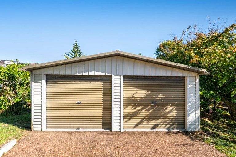 Photo of property in 16 Pohutukawa Avenue, Red Beach, 0932