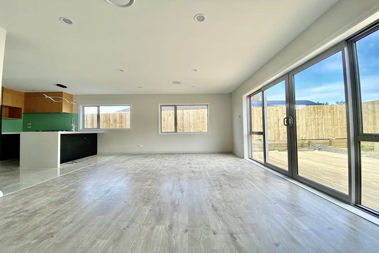 Photo of property in 1 Surrey Street, Manurewa, Auckland, 2102