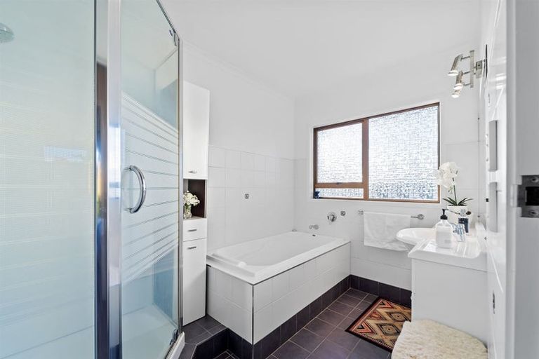 Photo of property in 100 Becroft Drive, Forrest Hill, Auckland, 0620