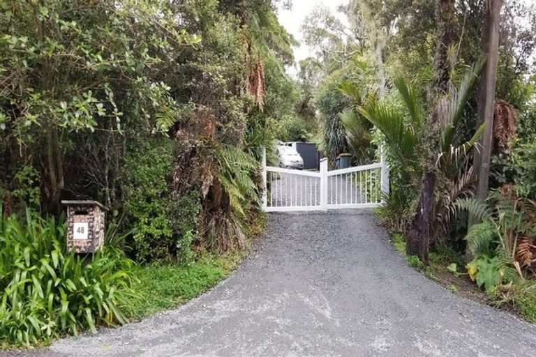 Photo of property in 48 Turanga Road, Henderson Valley, Auckland, 0612