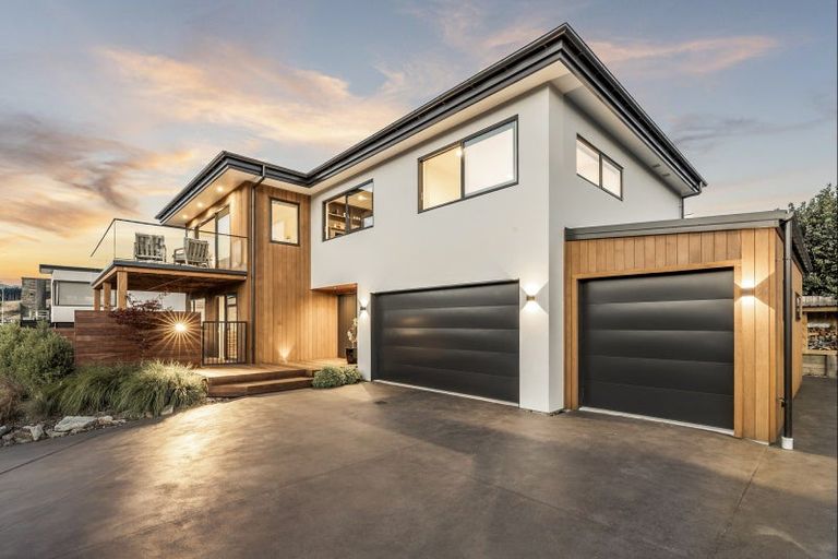 Photo of property in 8 Landsborough Lane, Wanaka, 9305