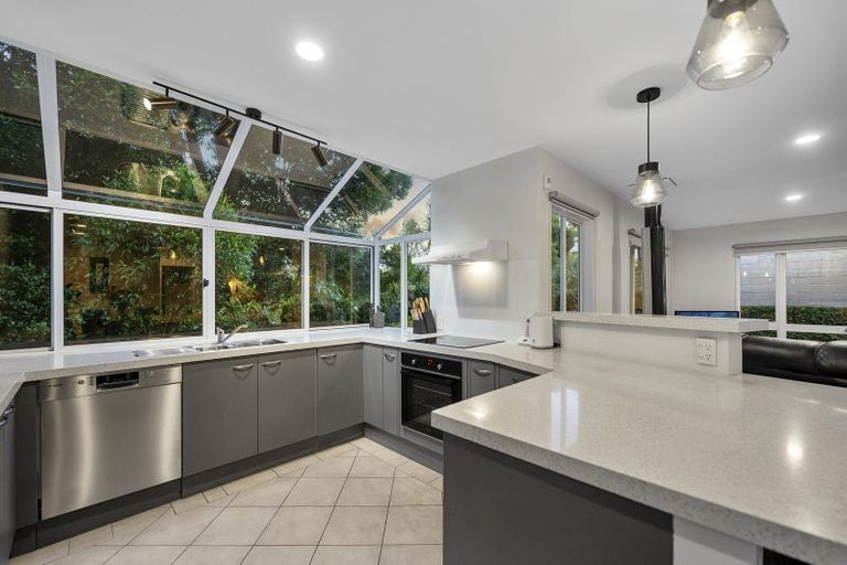 Photo of property in 2/37 Newhaven Terrace, Mairangi Bay, Auckland, 0630