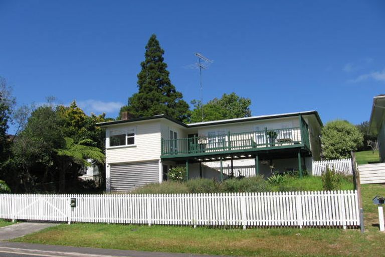 Photo of property in 11 Vandeleur Avenue, Birkdale, Auckland, 0626